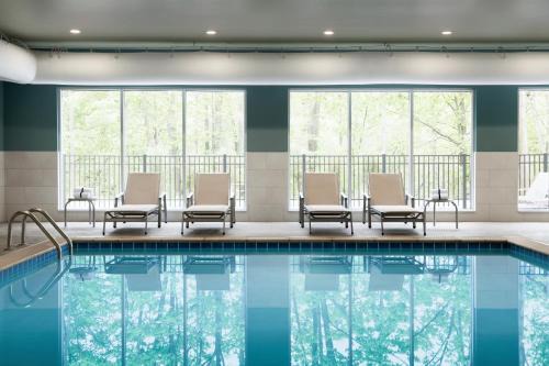 Holiday Inn Express & Suites - Calgary Airport Trail NE by IHG