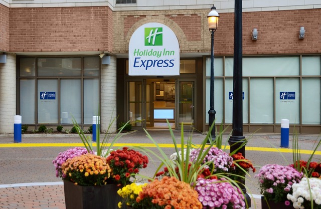 Holiday Inn Express Toronto Downtown, an Ihg Hotel