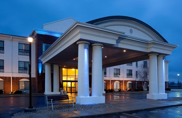 Holiday Inn Express Hotel & Suites Fort Atkinson, an Ihg Hotel