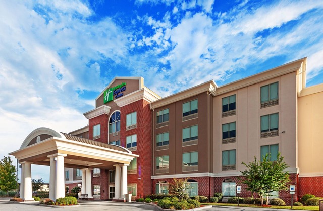 Holiday Inn Express & Suites Shreveport South Park Plaza, an IHG Hotel
