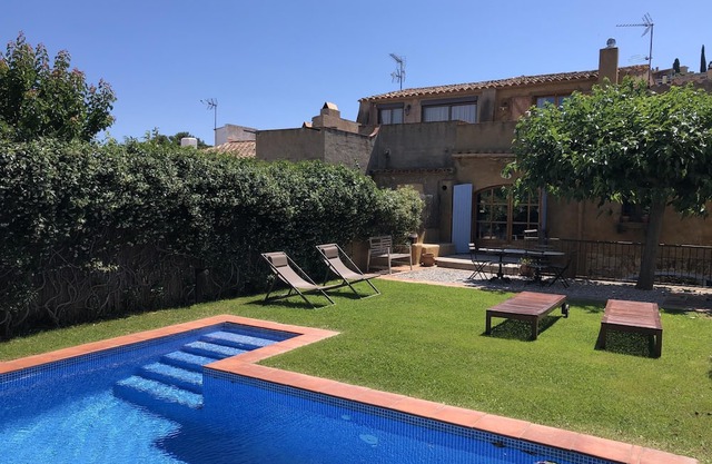Holiday rental townhouse with swimming pool in Begur, Centre