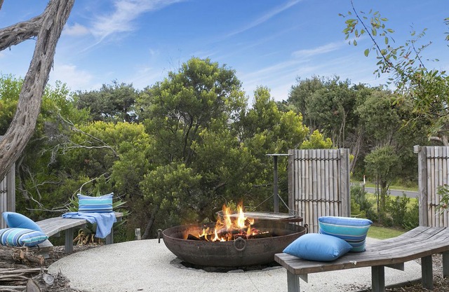 Holiday Shacks - Ocean Luxe Retreat - Luxury House with pool, tennis court, fireplace, walk to beach