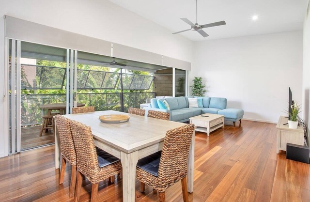 Holiday Townhouse Moffat Beach