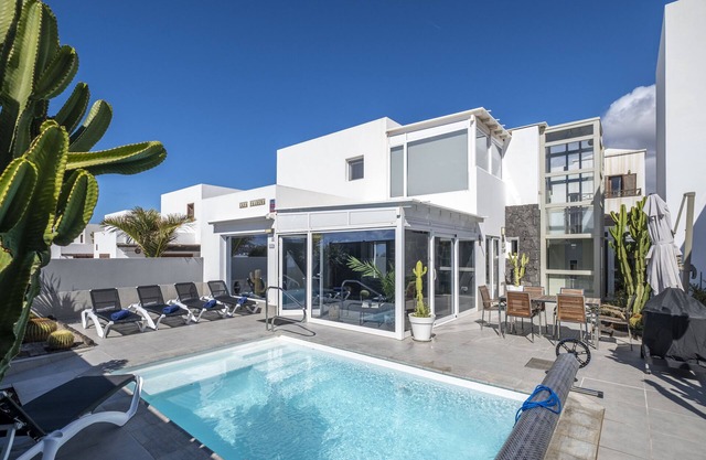 Holiday Villa 'Casa Saidera' with Private Pool, Wi-Fi and Air Conditioning