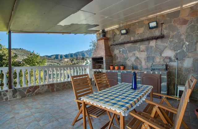 Holiday Villa 'Eden El Castillejo' with Mountain Views, Wi-Fi and Air Conditioning
