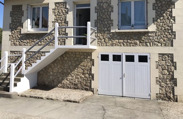Holiday villa 80m from the sea