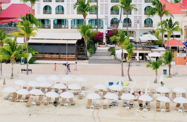Holland House Beach Hotel