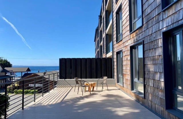 HOM I Amplio Depto con Piscina y Estacionamiento Privado 1002