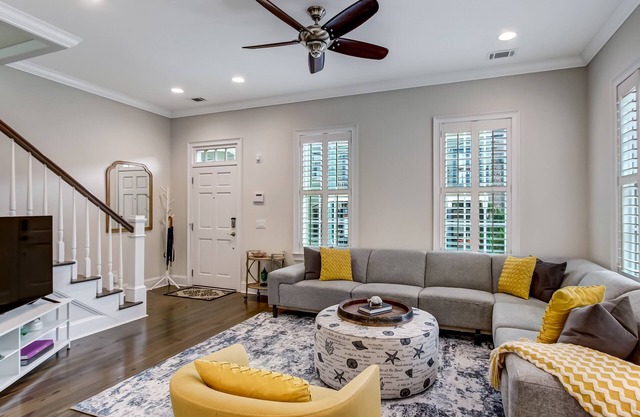 Home by Crawford Square, Heated Pool Access