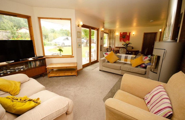 Home Comforts in Peaceful 2 Acres