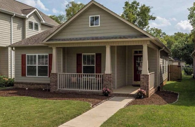 Home in 5 Points neighborhood, Downtown Huntsville, Fenced Yard, Fully Furnished