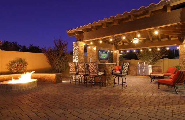 Home in the heart of Mesa, Heated Pool, family-friendly