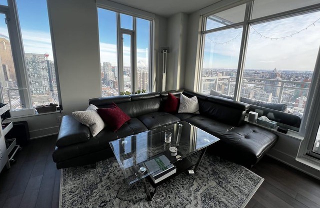 Home in the Sky 2 Bed 2 Bath Sunny Corner Unit