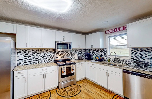 Home near Somerville Lake with firepit, BBQ pit, gazebo, washer/dryer, & patio
