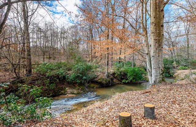Home on 6 acres 🏠 with creek. 5min to downtown Pickens, close to Table Rock 🏞
