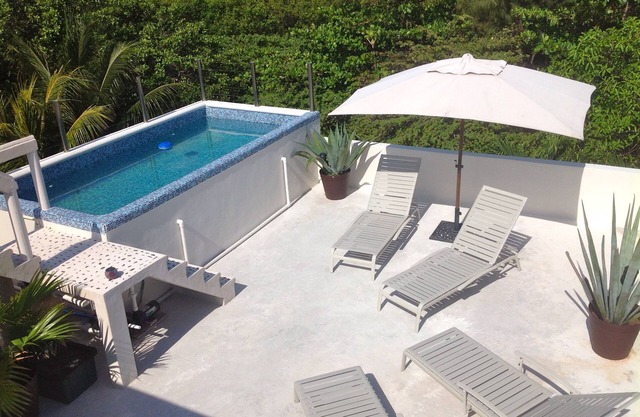 Home with Rooftop Terrace & Pool, 3 King Beds, 3min to Beach, Restaurants, Shops