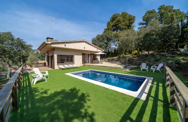HomeHolidaysRentals Velur