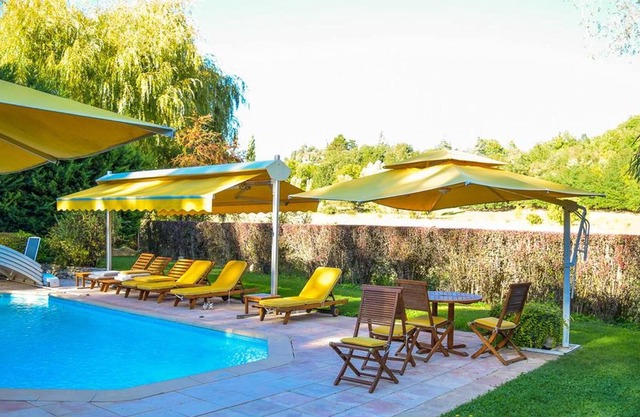 Homerez - Amazing studio for 2 ppl. with shared pool at Forcalquier