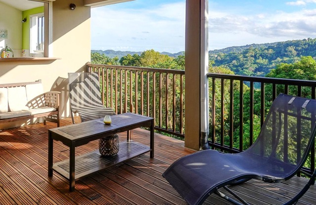 Homerez - Apartement for 6 ppl. with shared pool and terrace at Rivière-Pilote