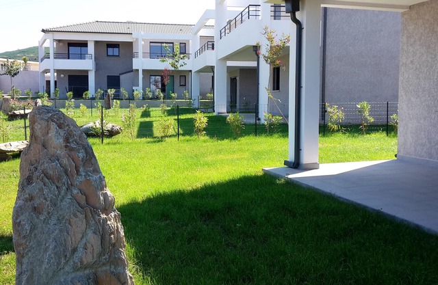 Homerez - Appartement 10 km away from the beach for 4 ppl. with shared pool