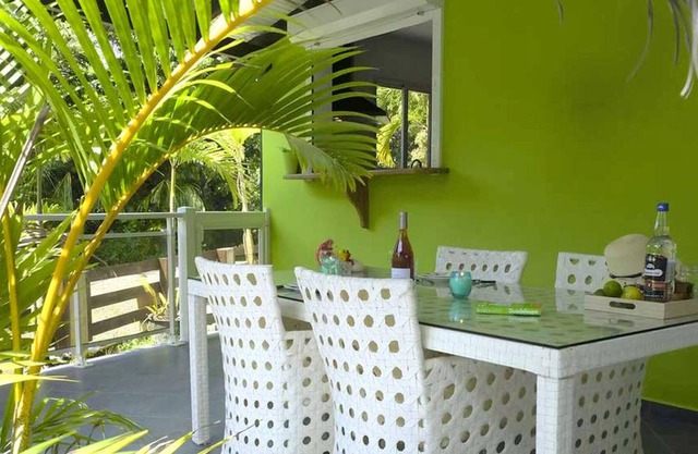 Homerez - Appartement 10 km away from the beach with shared pool and jacuzzi