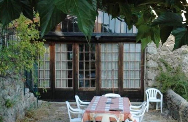 Homerez - Appartement for 7 ppl. with shared pool and terrace at Valleraugue