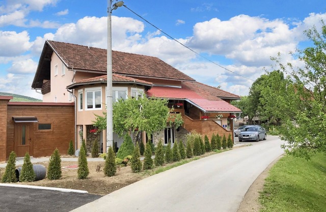 Homerez - Apt Rakovica w/pool