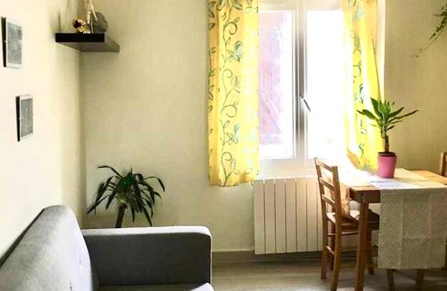 Homerez - Beautiful apartement for 2 ppl. with balcony at Stains
