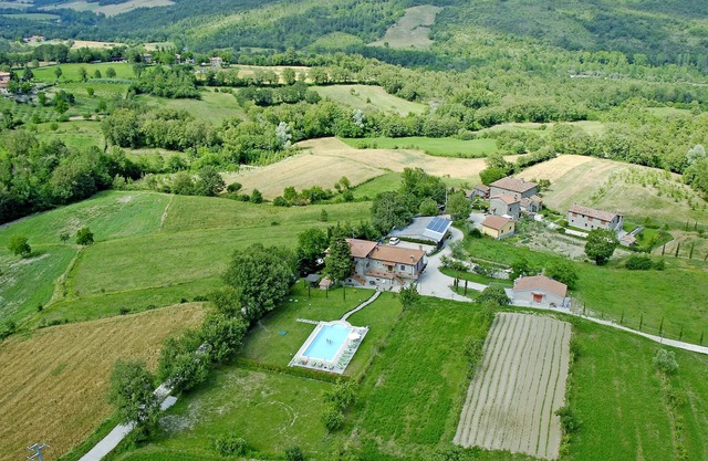 Homerez - Big house for 18 ppl. with swimming-pool at Caprese Michelangelo