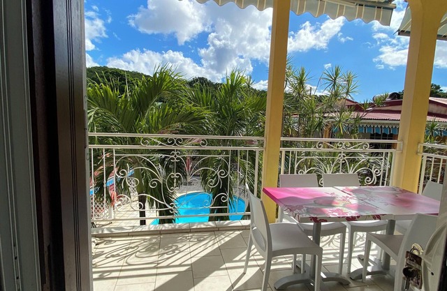 Homerez - Bright apartment in Pointe-Noire with shared pool