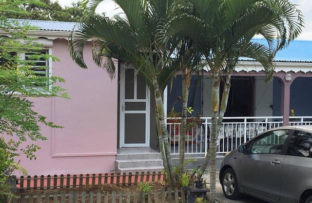 Homerez - Charming apartment in Le Gosier with garden