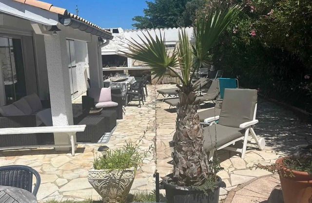 Homerez - Charming house in Marseillan with large garden and terrace