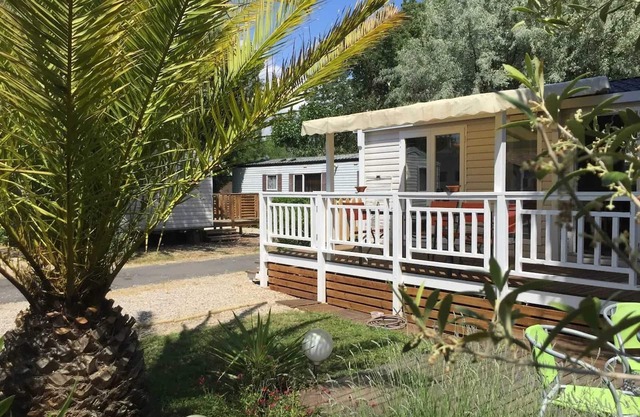 Homerez - Comfortable bungalow near Vias with shared pool