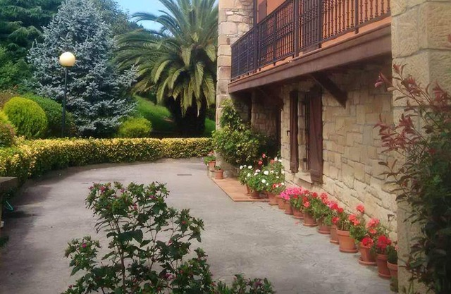 Homerez - House 16 km away from the beach for 14 ppl. with terrace at Gámiz-Fica