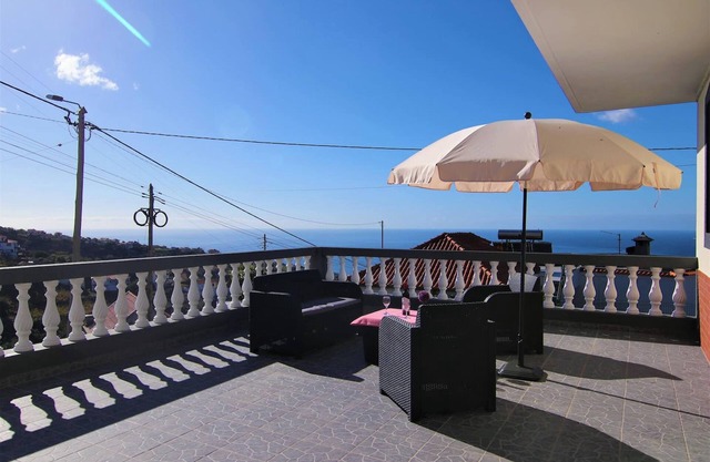 Homerez - Magnificent House in Calheta with Sea View