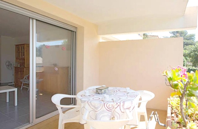 Homerez - Nice studio 400 m away from the beach for 4 ppl. at Bormes-les-Mimosas