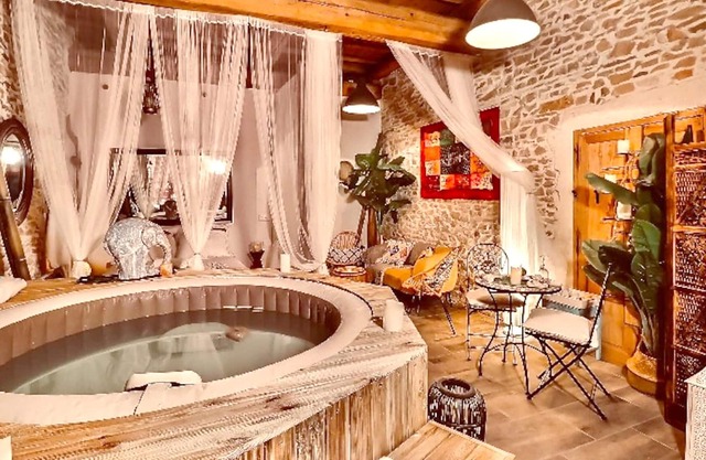 Homerez - Nice studio for 2 ppl. with jacuzzi at Nîmes