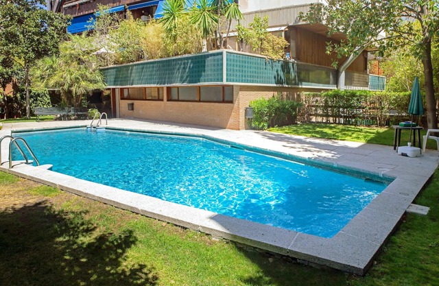 Homerez - Nice studio for 2 ppl. with shared pool, garden and terrace at Madrid
