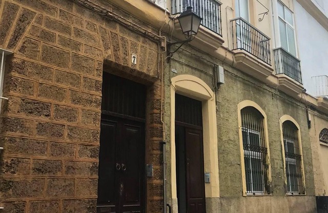 Homerez - Spacious appartement for 6 ppl. with balcony at Cádiz