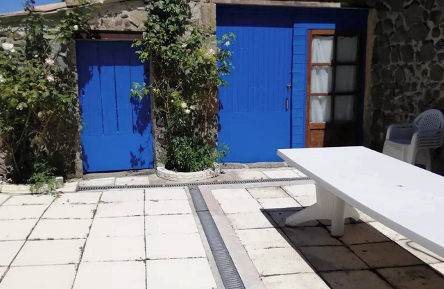 Homerez - Spacious House with Pool in Saint-Priest