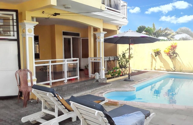 Homerez - Spacious house in Grand Baie with shared pool