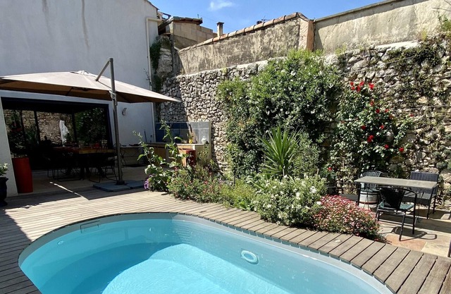 Homerez - Spacious villa With swimming pool