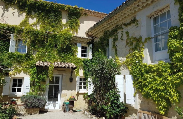 Homerez - Spacious villa in Séguret with private pool