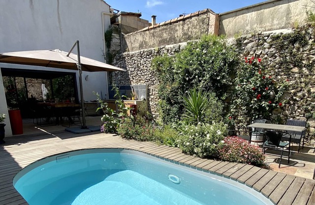 Homerez - Villa for 4 ppl. with swimming-pool, garden and terrace at Cournonsec