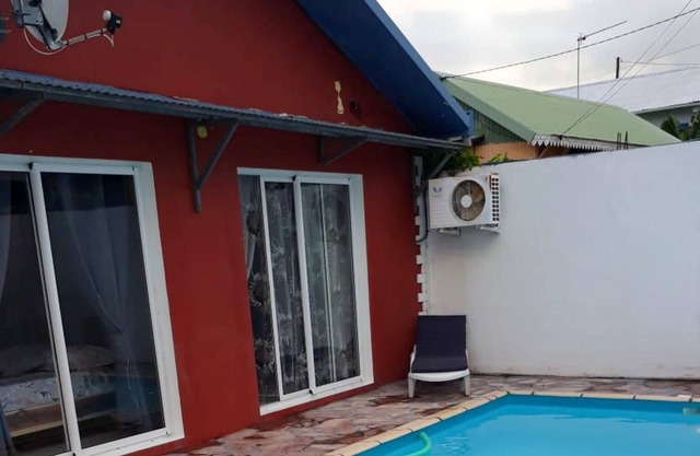 Homerez - Villa for 8 ppl. with swimming-pool, garden and terrace at La Rivière
