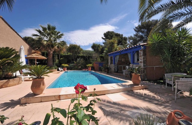 Homerez - Villa in Carqueiranne with Private Pool