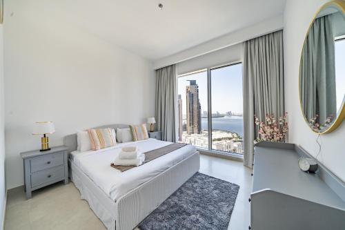 Homes Beyond I 2 BR Apartment with Panoramic Creek View