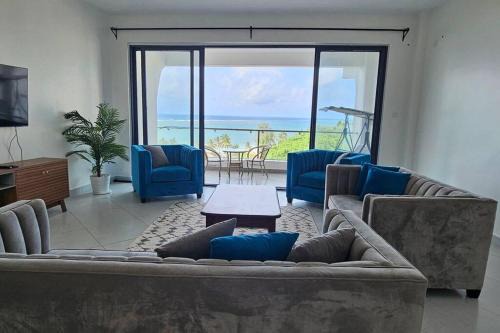 Homes by Wan Opulent Beachfront Apartment