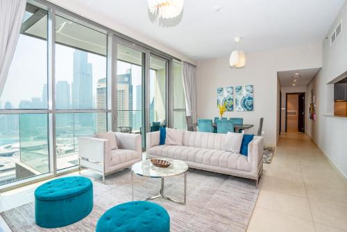 HomesGetaway - Sophisticated 3BR with Maids Room in Downtown