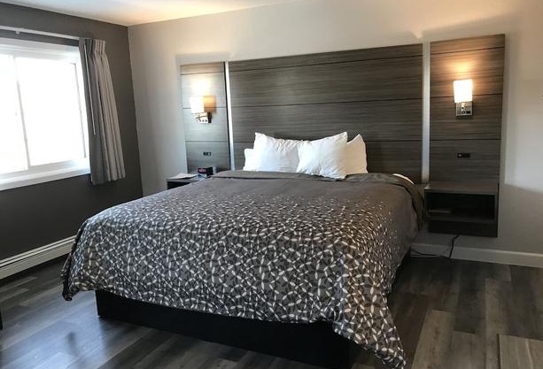 HomeTown Inn